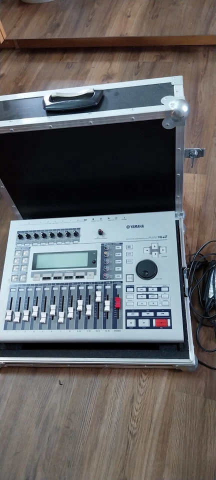 Yamaha AW16G AW-16G MTR 16-Track Multitrack recorder Digital workstation + Case