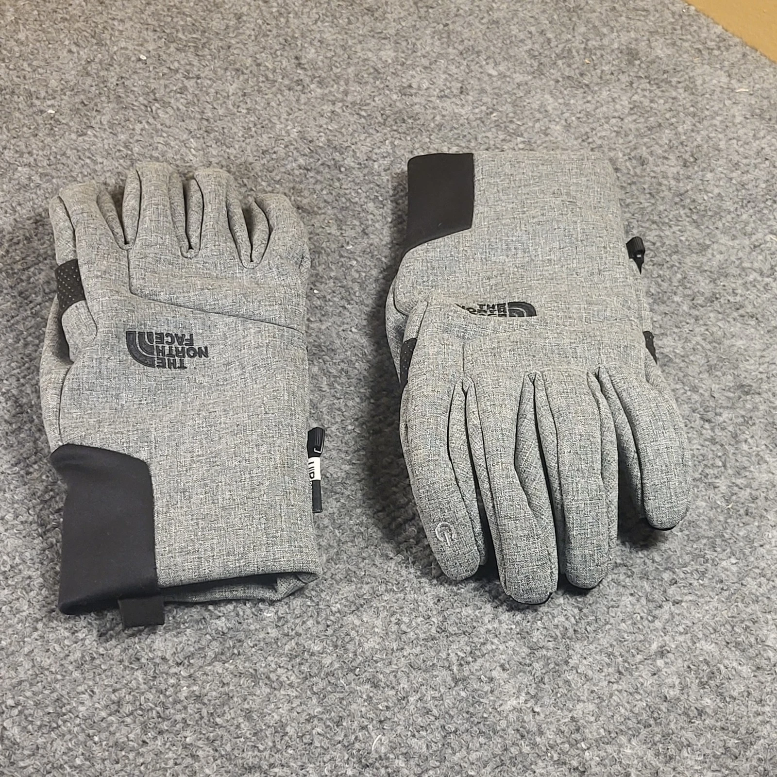 The North Face Men’s Apex Etip Insulated Etip Gray Gloves Size Medium