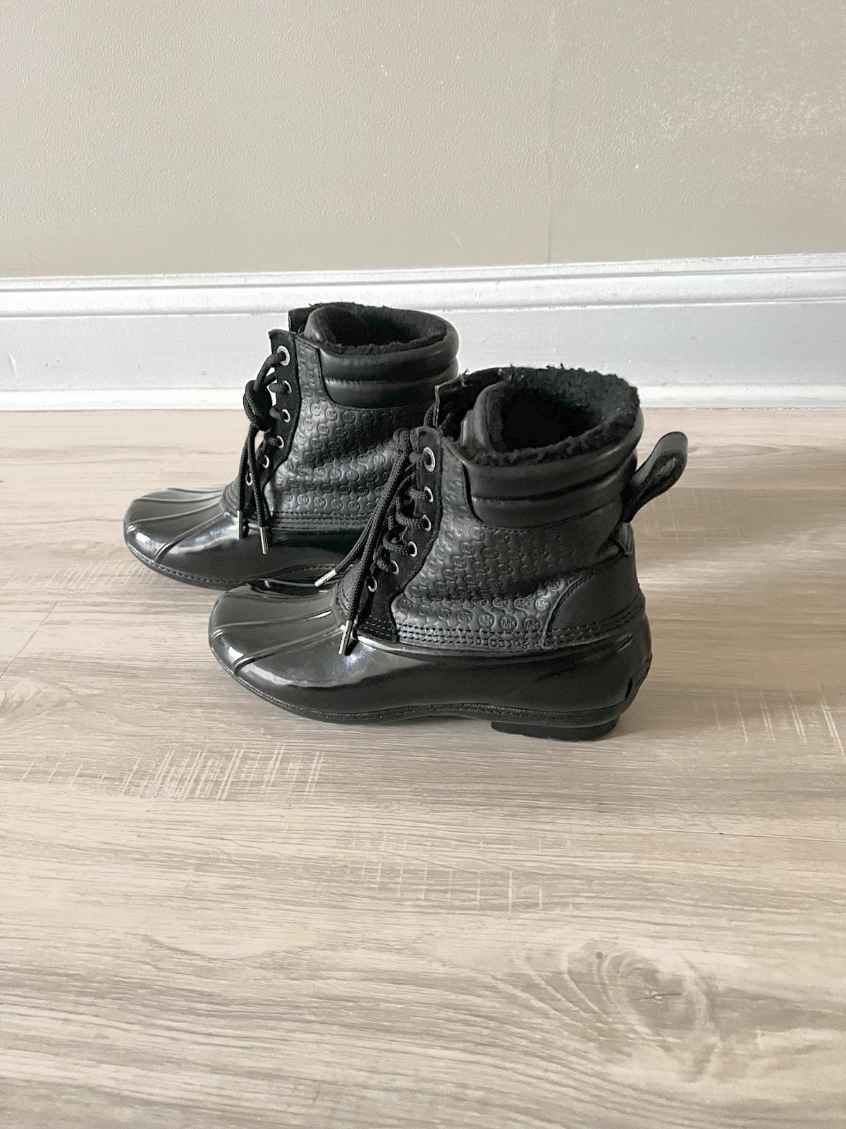 Michael Kors Easton Leather Lace Up Duck Women’s Boots Black Size 9