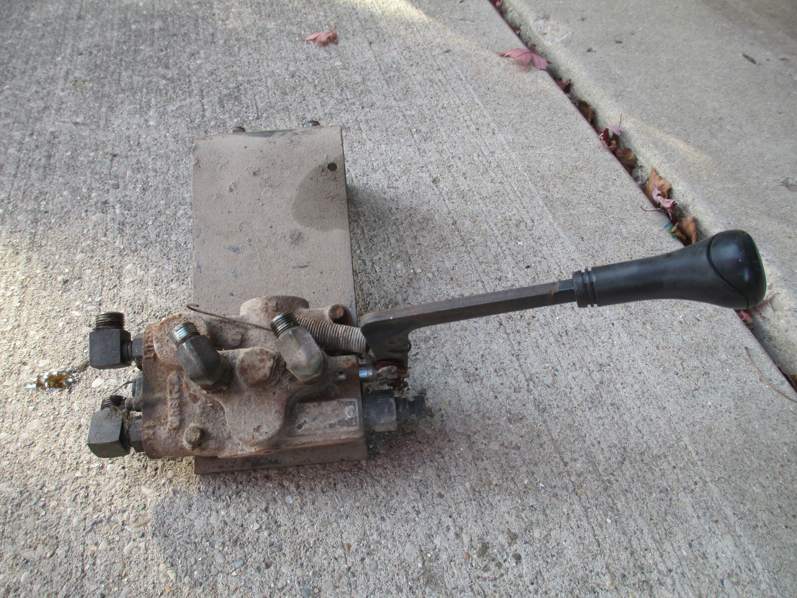 JOHN DEERE 320 HYDRAULIC LIFT CONTROL VALVE AM117342 eBay