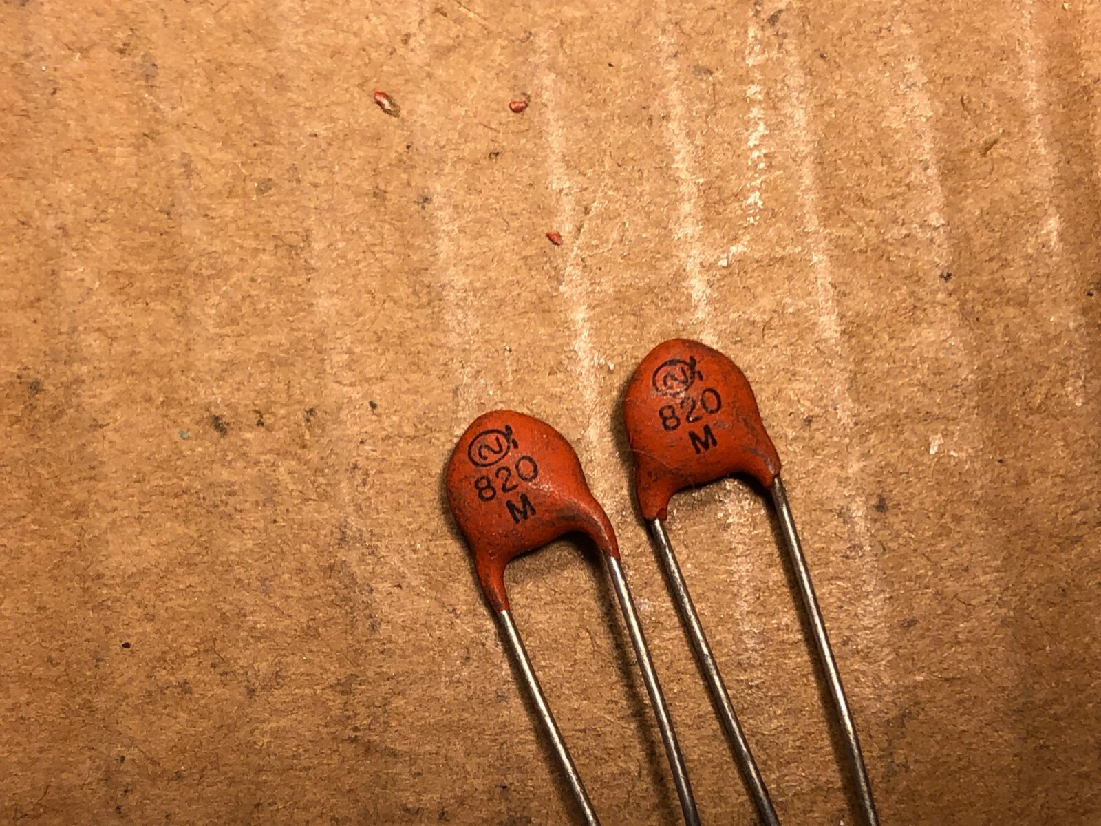 2 NOS Vintage Sprague 820 pf 1000v Ceramic Disk Capacitors 1kv Guitar Amp Caps