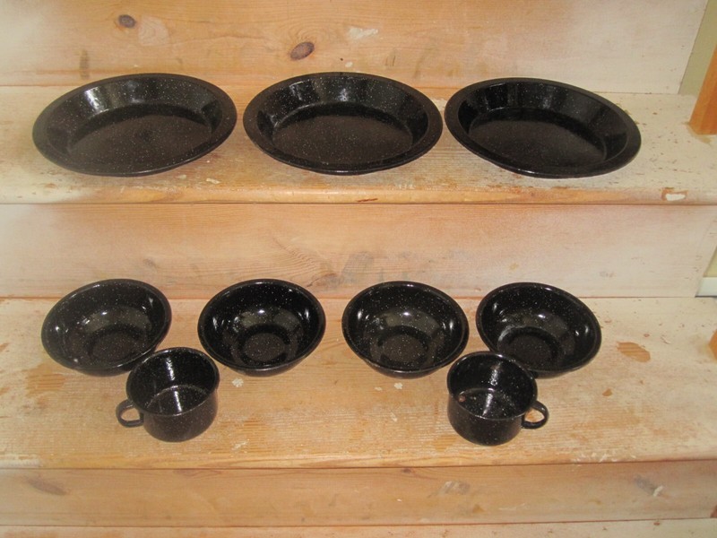 lot 9  Enamelware ??  Speckled Black & White  3 plates 2 cups 4 bowls