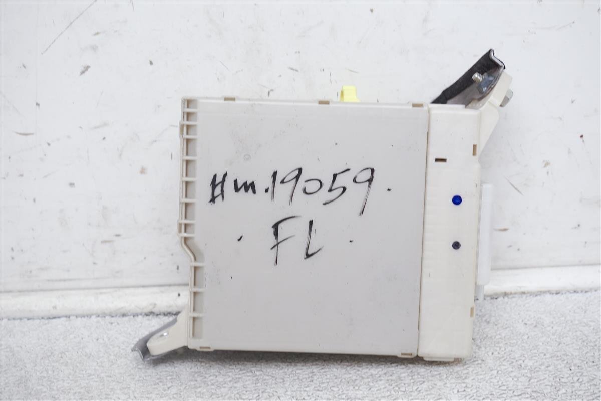 2006 Lexus GS300 Driver Cabin Room Fuse Box Inside Junction