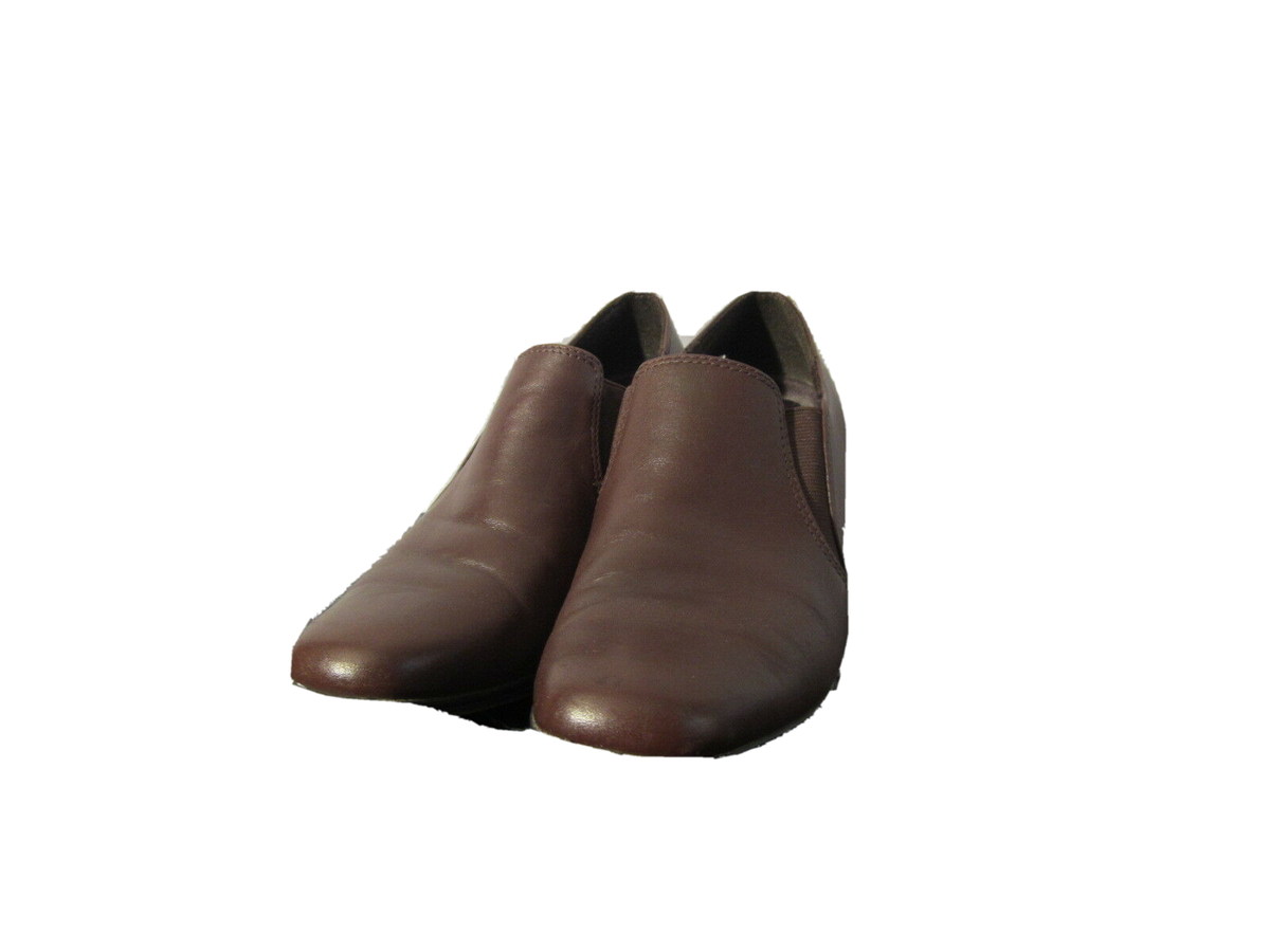 Women's M Brown Leather Slip On Shoes w/ 2" Heel Liz Baker