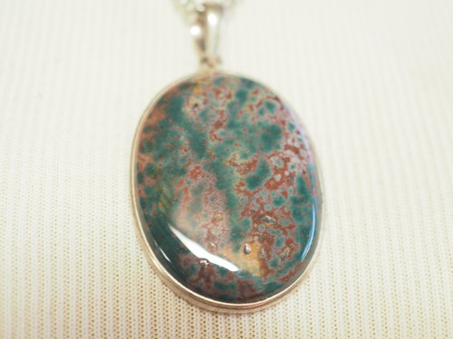 Bloodstone pendant *preloved* - Picture 2 of 2
