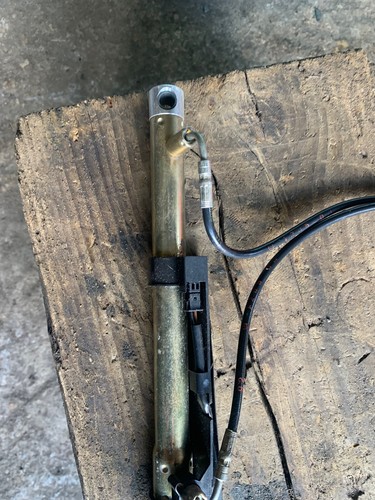 MERCEDES BENZ R230 SL LEFT SIDE BOOT TRUNK LID DRIVE CYLINDER A2308001372 - Picture 2 of 8