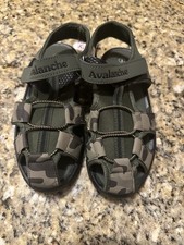 NWT Avalanche Closed Toe Sport Sandals Size 2 Green Camo