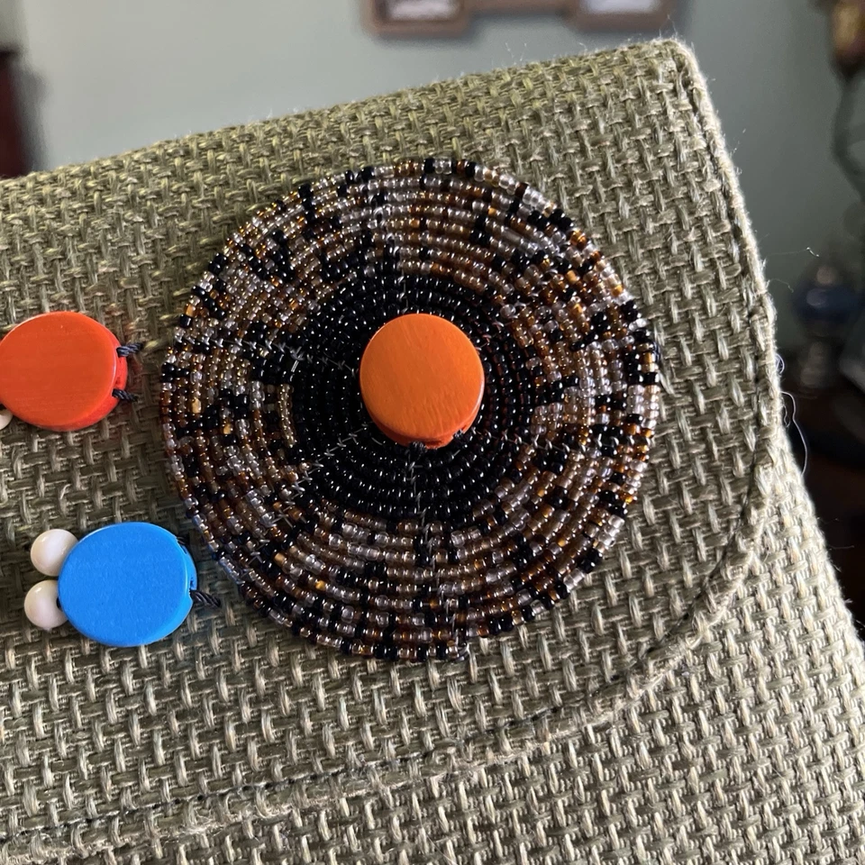 Bolso de Mano Bolso de Mano Masai Sisal Con Cuentas Hecho a Mano Color Étnico Pop Retro Hecho en Congo  Foto 3 de 4