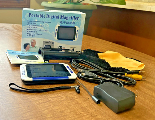 3.5 INCH PORTABLE DIGITAL MAGNIFIER- 2 - 32 TIMES ZOOM - GENTLY USED IN BOX