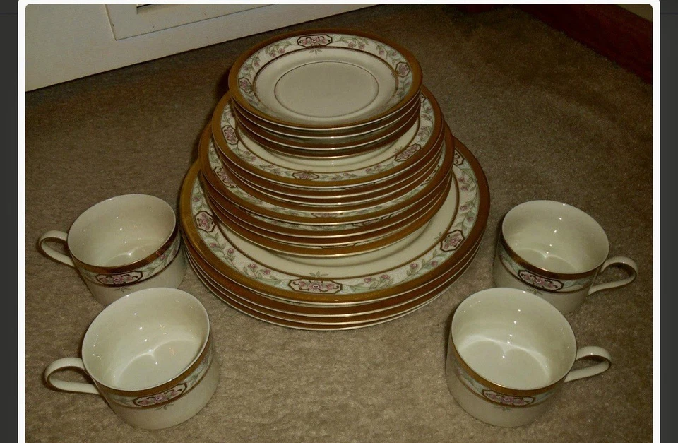 Juego de 20 platos y cuencos y tazas y platillos Mikasa Academy (4 ajustes de lugar) Foto 2 de 4