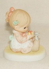 Christmas Precious Moments Little Moments "Sharing the Season with You" Figurine