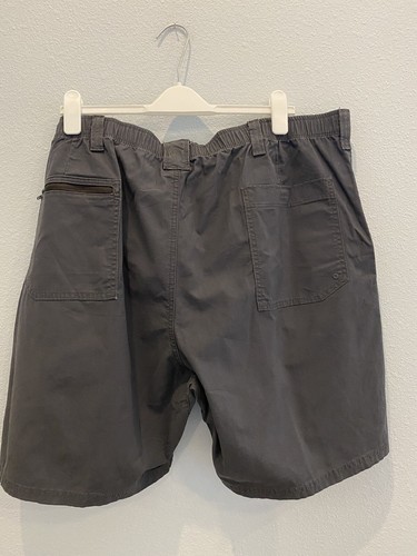 Pantalones Cortos Wrangler Exterior Hombres Calce Relajado Rendimiento Gris Oscuro Talla 44 8” Entrepierna - Imagen 4 de 6