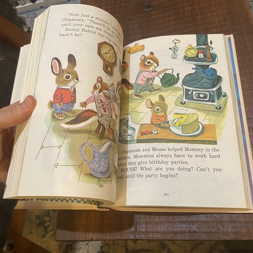 Richard Scarry’s Best Story Book Ever Hardcover Book. 82 Wonderful Stories/Poems - Picture 12 of 13