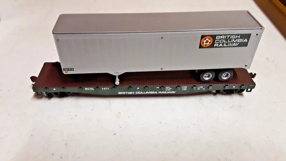 Athearn HO Scale 72478 British Columbia Railway 50' Flat w/40' Trailer (AA-294 - Image 2 of 4
