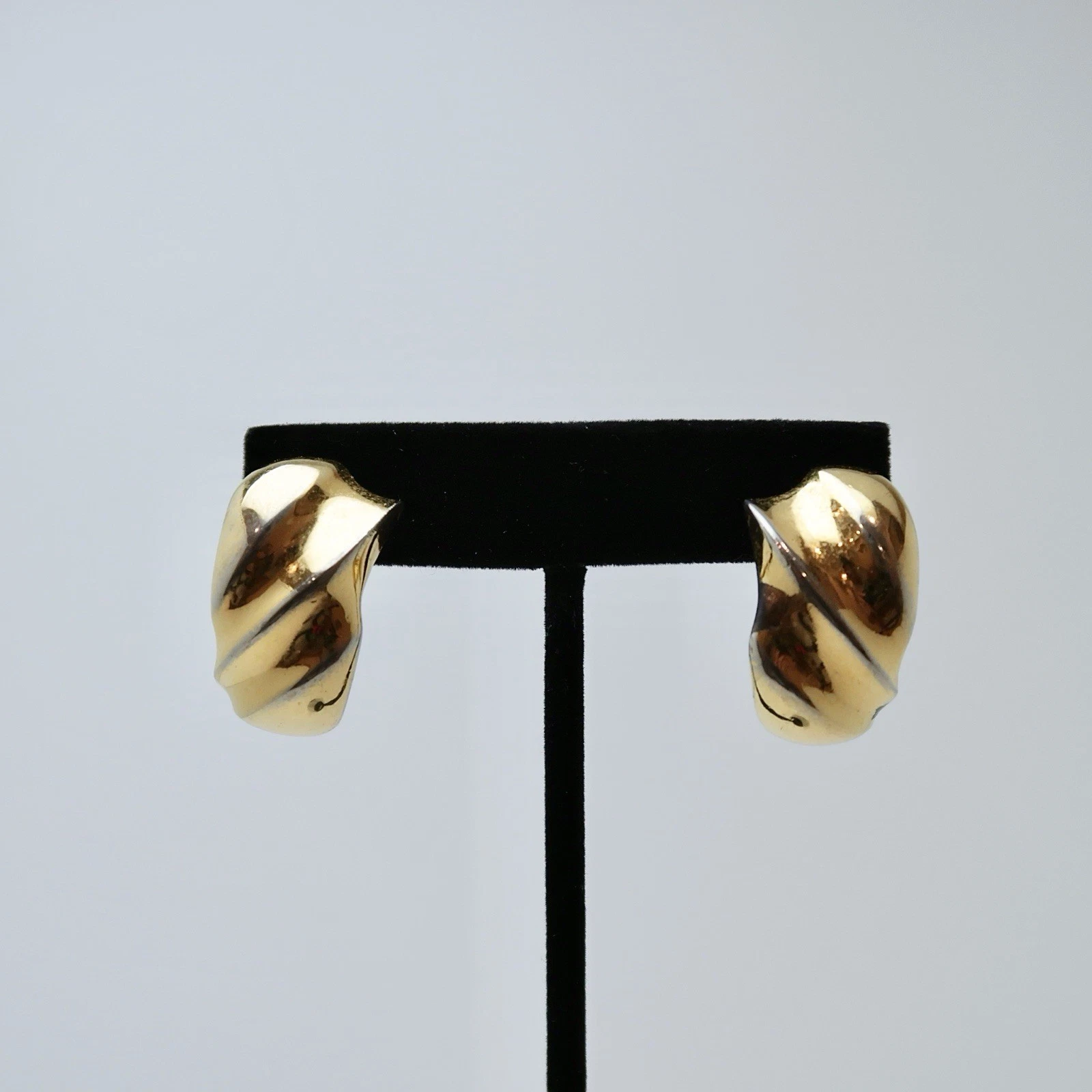 Elegant Wave-Textured Chunky Modernist Gold Tone Vintage Earring Jewelry E89