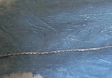 Scampolo di tessuto pelliccia, pelo corto, blu, zona principale misura 53” x 51” 940 grammi circa