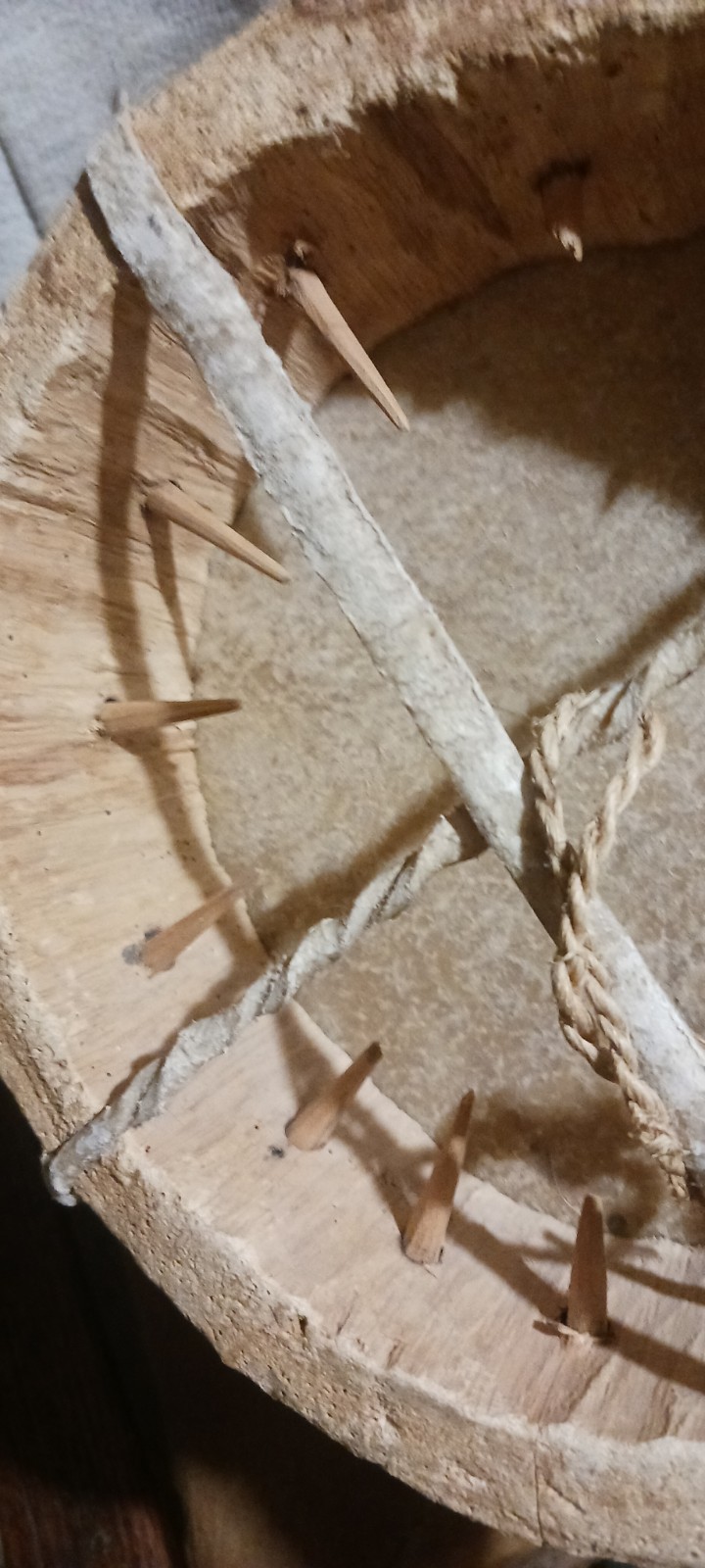 *AWESOME ANTIQUE NATIVE AMERICAN  RAWHIDE  DRUM  PEG DRUM HTF NICE SOUND !*