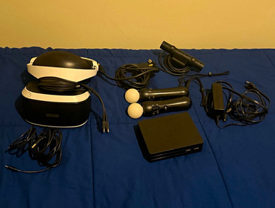 Sony PSVR V1 Bundle 2 Move Controllers Camera 3 games included (See photos)