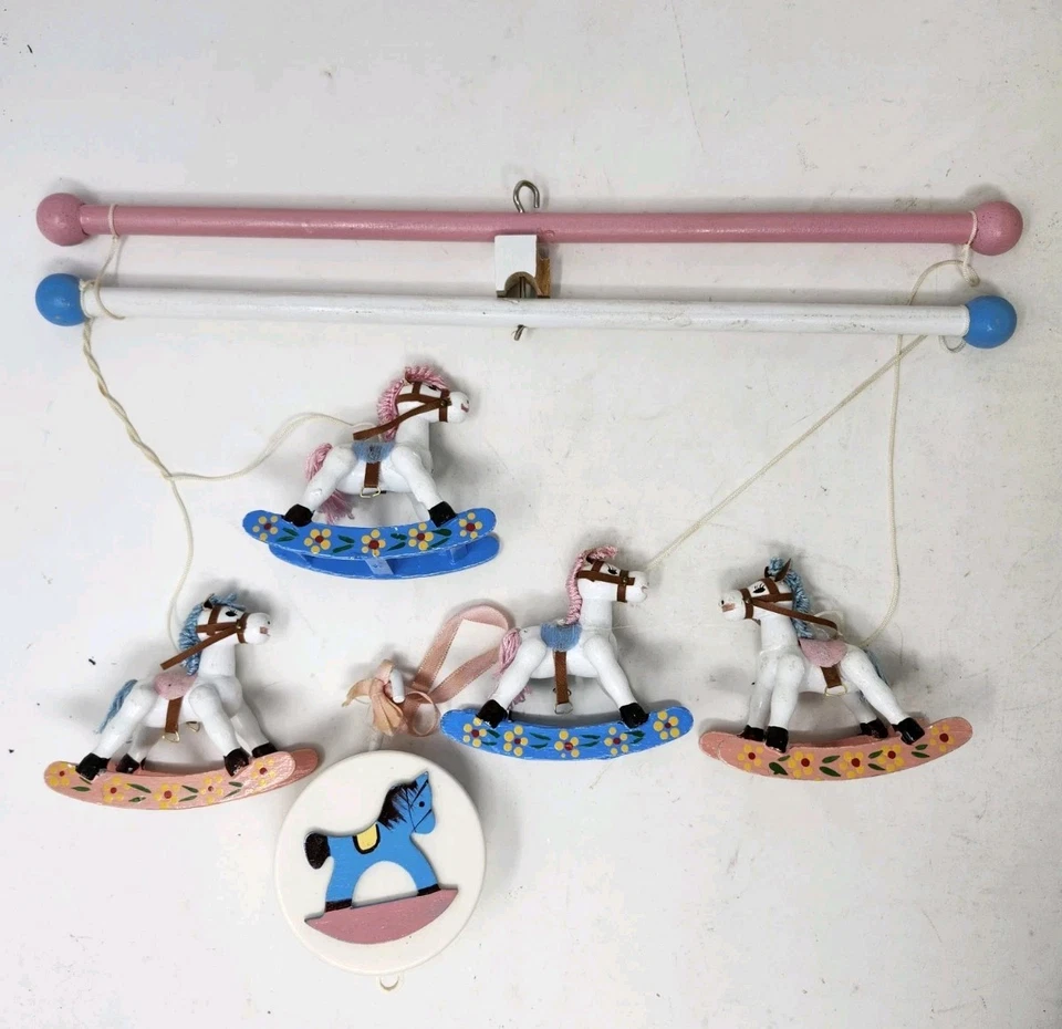 Cuna musical móvil vintage Enesco mecedora Hush My Babe azul y rosa Foto 2 de 4