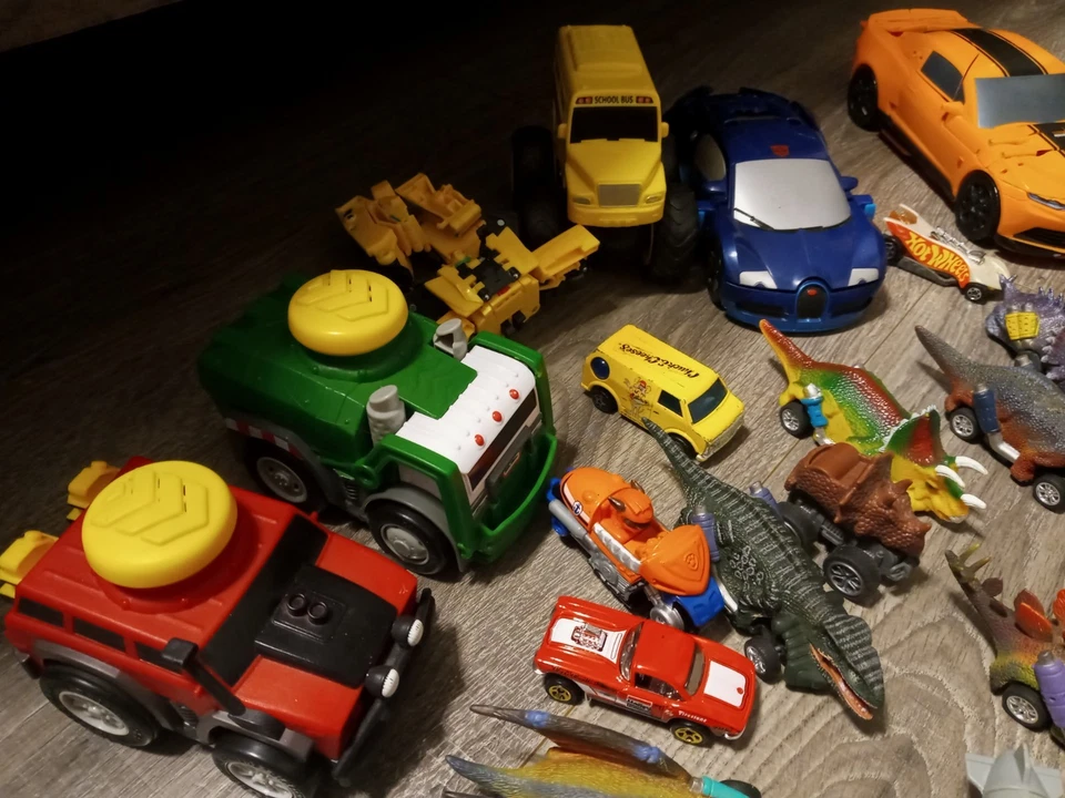 Lot Of 30 Toy Cars Action Vehicles transformers Various Brands mixed lot  - Image 4 of 4