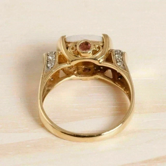 Anillo de compromiso de ópalo de fuego de corte ovalado de 2 quilates enchapado en oro amarillo de 14 quilates Foto 4 de 4