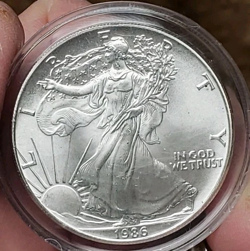 1986 USA $1 Silver Eagle Gem BU 1 Ounce .999 Fine Silver in Capsule