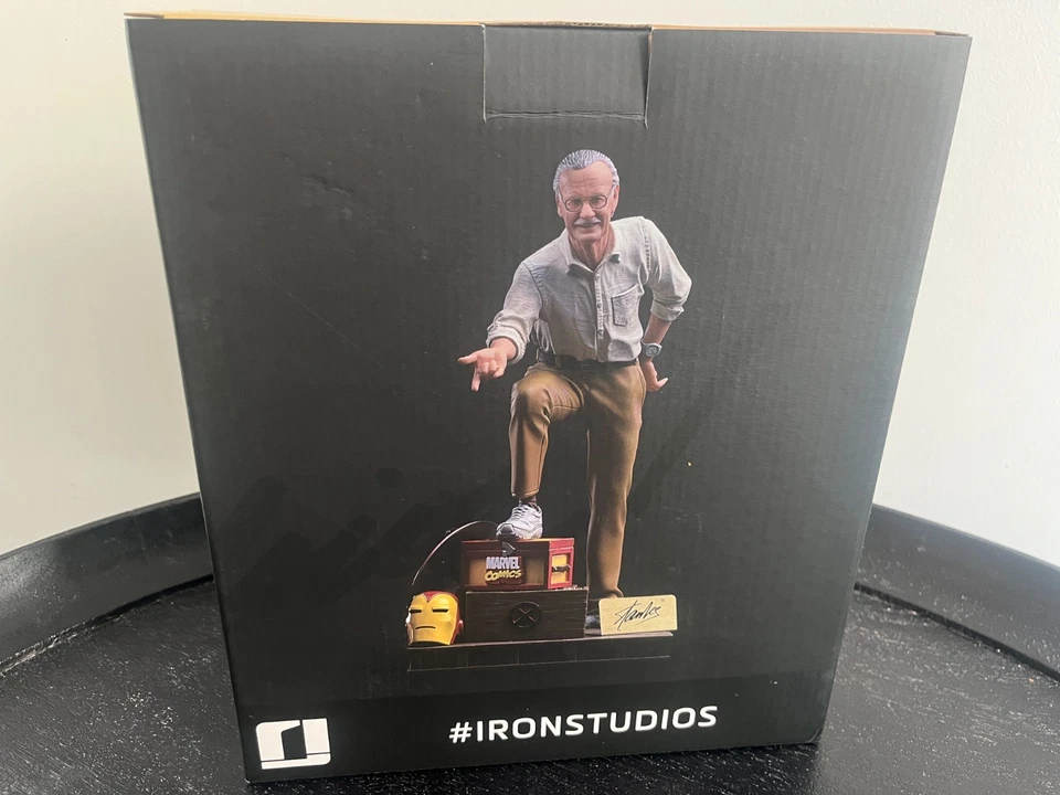 Stan Lee Statue Deluxe 1:10 Scale Figure Iron Studios Pow Collectable Ex Display - image 2 of 4