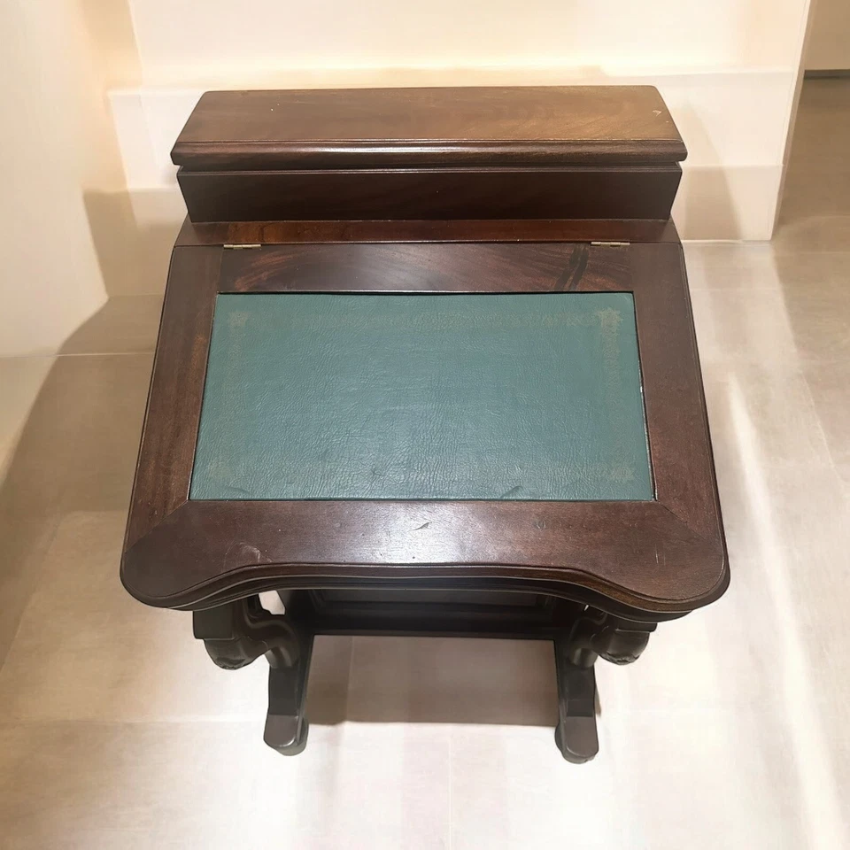 Escritorio de artista vintage Davenport Captains caoba victoriano con incrustaciones de cuero verde Foto 4 de 4