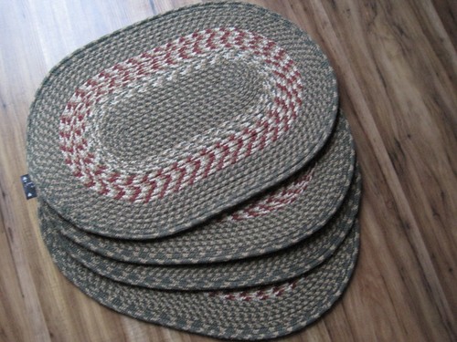 Rug Style Cabin Primitive Placemat Set/4 Tablemats NEW 13" x 19" Green Burgundy