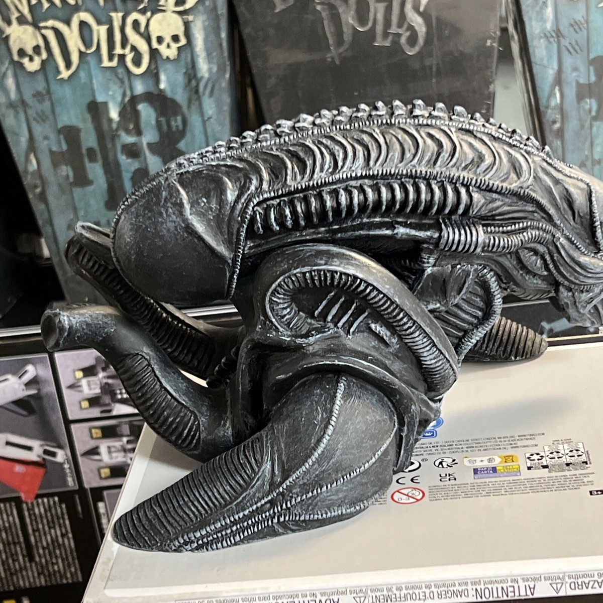 Xenomorph Vinyl Bank Alien Xenomorph Queen Vinyl Bust Bank ...