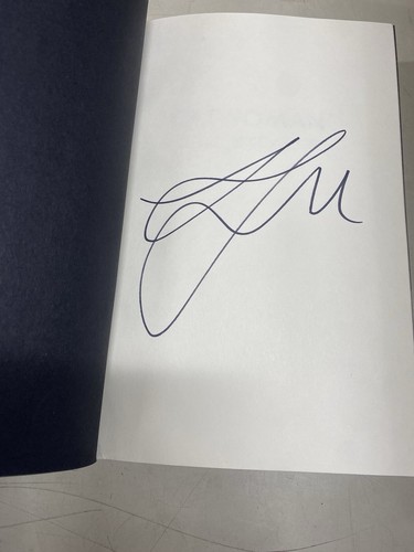 Catwoman  Soul  Stealer By Sarah Mass — Author Signed First Edition Hardcover - Picture 7 of 14