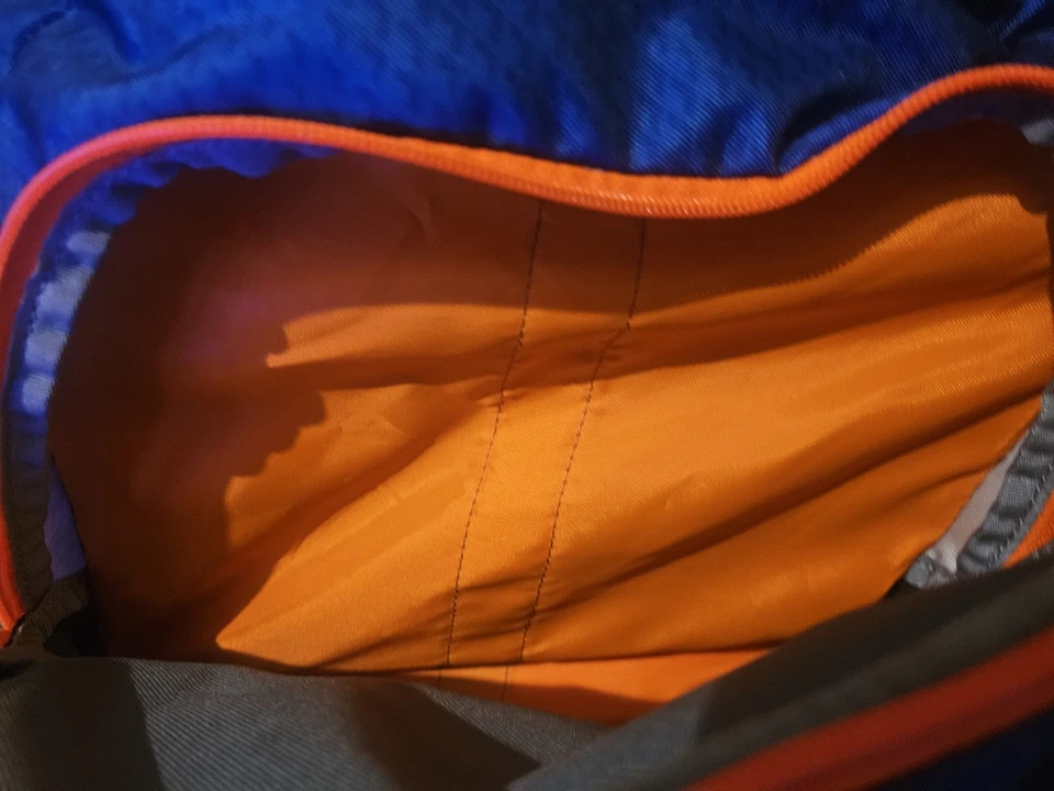 Under Armour Undeniable 5.0 小号 Holdall 黑色健身房旅行训练袋锻炼 — 第 4/4 张图片