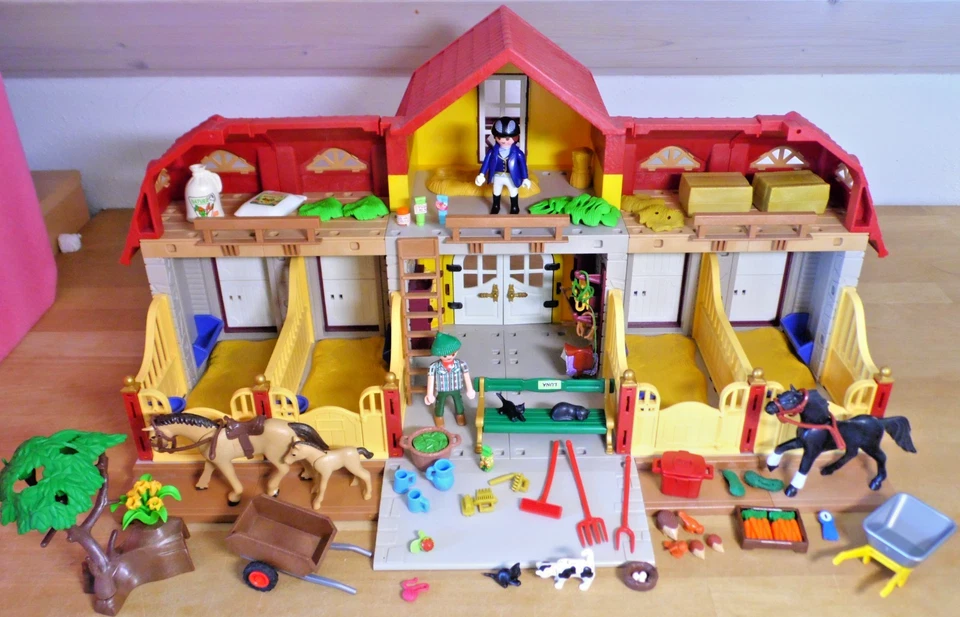 Playmobil 5221 Large Equestrian Stable with Paddocks Figures Horses Fence Feeder - Image 4 of 4