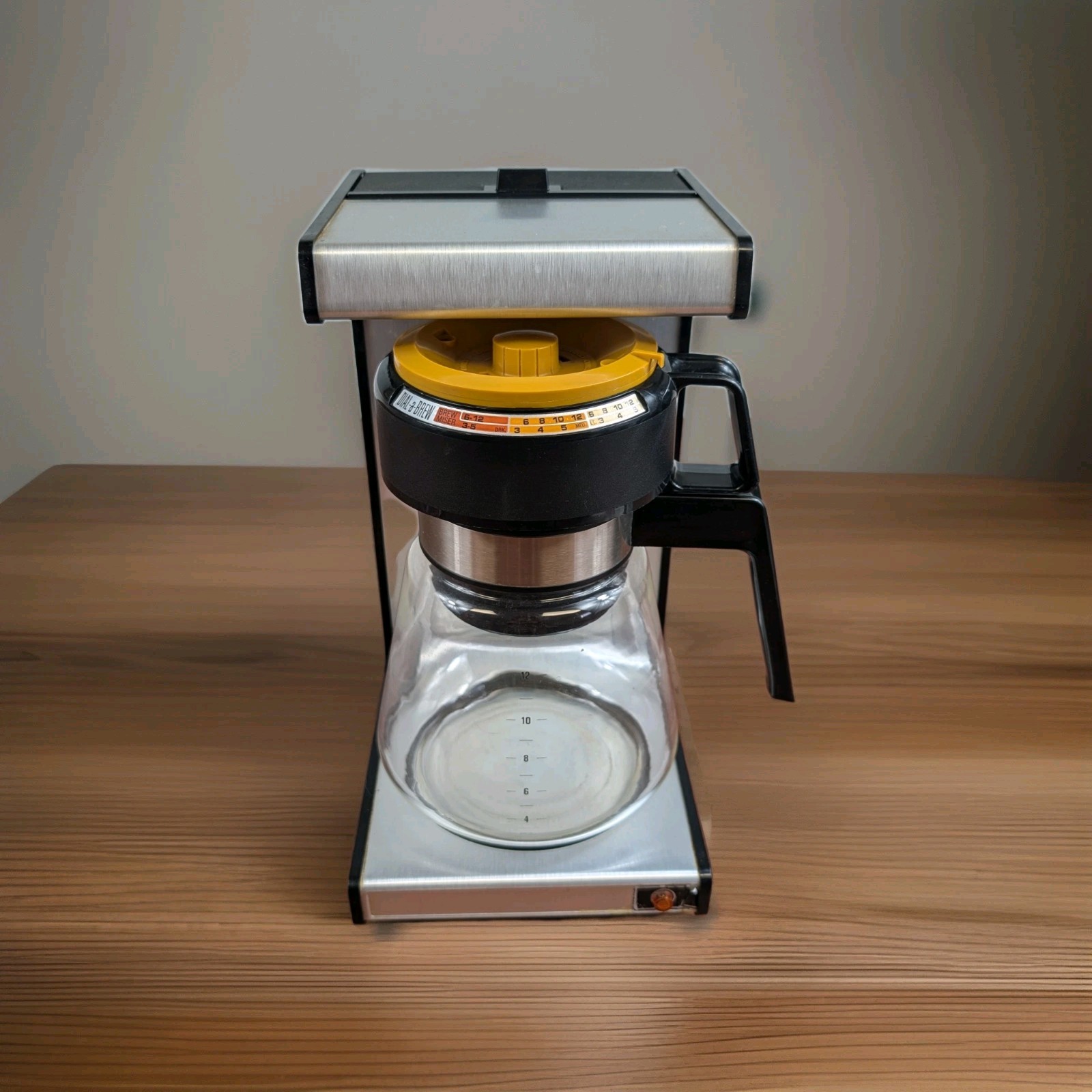Vintage 1977 Hb5170 12 Cup Usa Retro