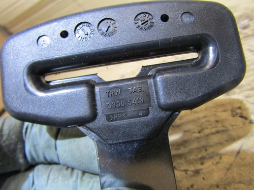 Ford Puma Mk2 seat belt buckle clip IS34230836A examine pics for shape - Picture 5 of 5