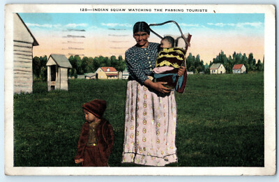 Indianer Indianer Squaw Watching Passing Tourists 1930 Original Postkarte