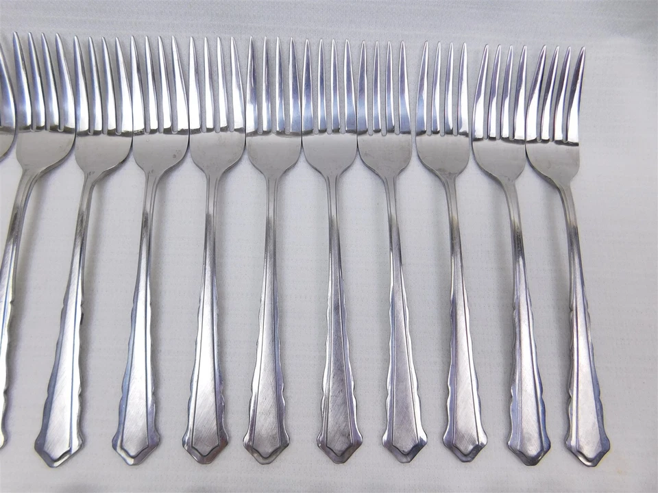 International COLONIAL MANOR 32 Pc Forks Spoons + 3 Serving Pieces Silverplate - Image 3 of 4