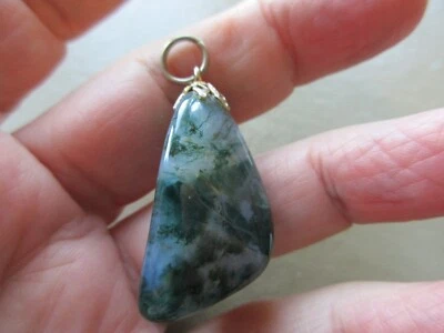 VINTAGE RETRO BLUE SILVER TONE POLISHED STONE BLUE MOSS AGATE FOB CHARM PENDANT - Image 1 of 2