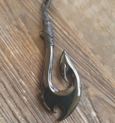26MM NATURAL AUSTRALIAN BLACK NEPHRITE JADE MAORI KORU MATAU FISH HOOK NECKLACE