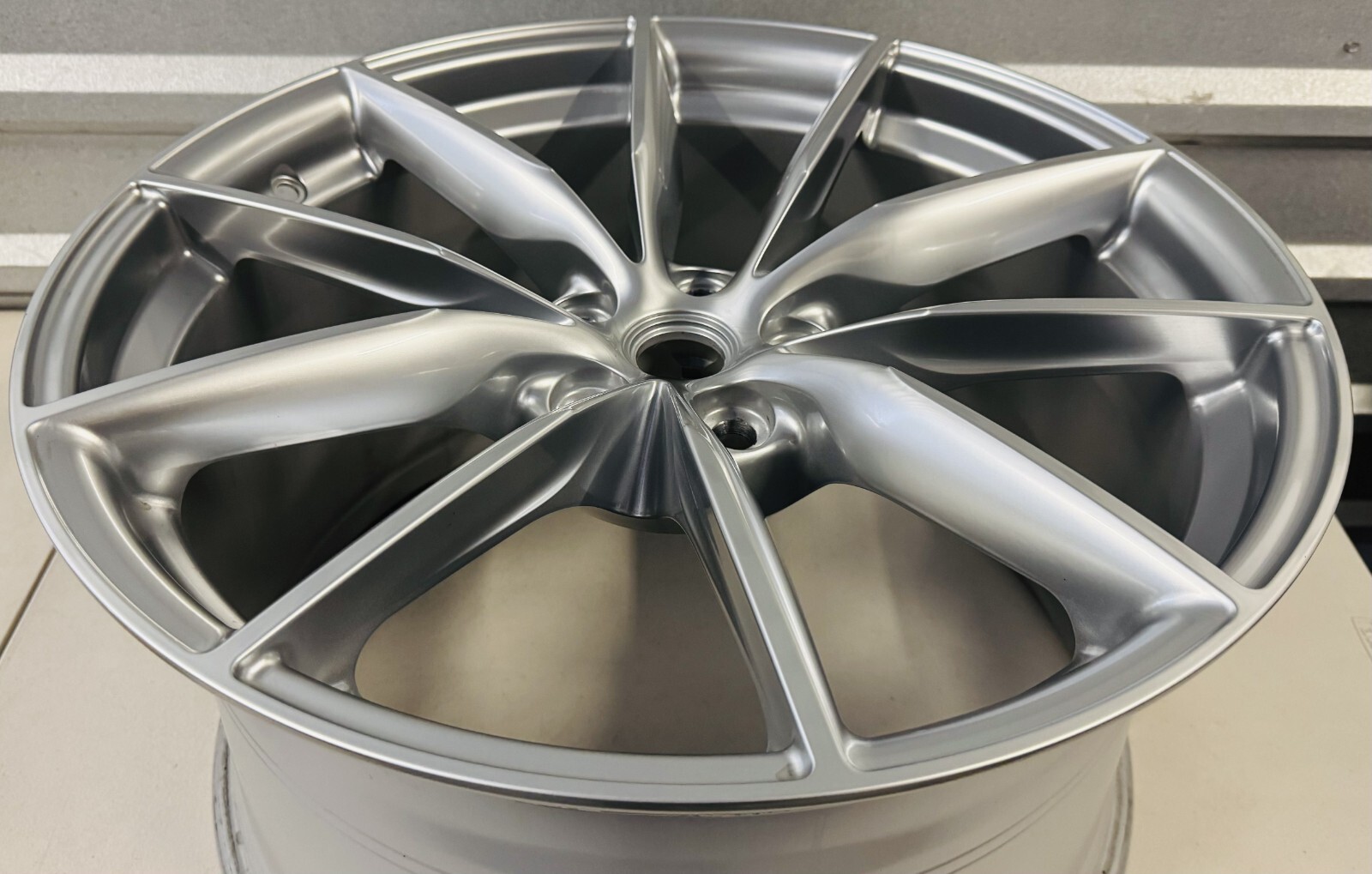Ferrari OEM 812 Superfast GTS Competizione 00842800 Liquid Silver 20" Rear Wheel
