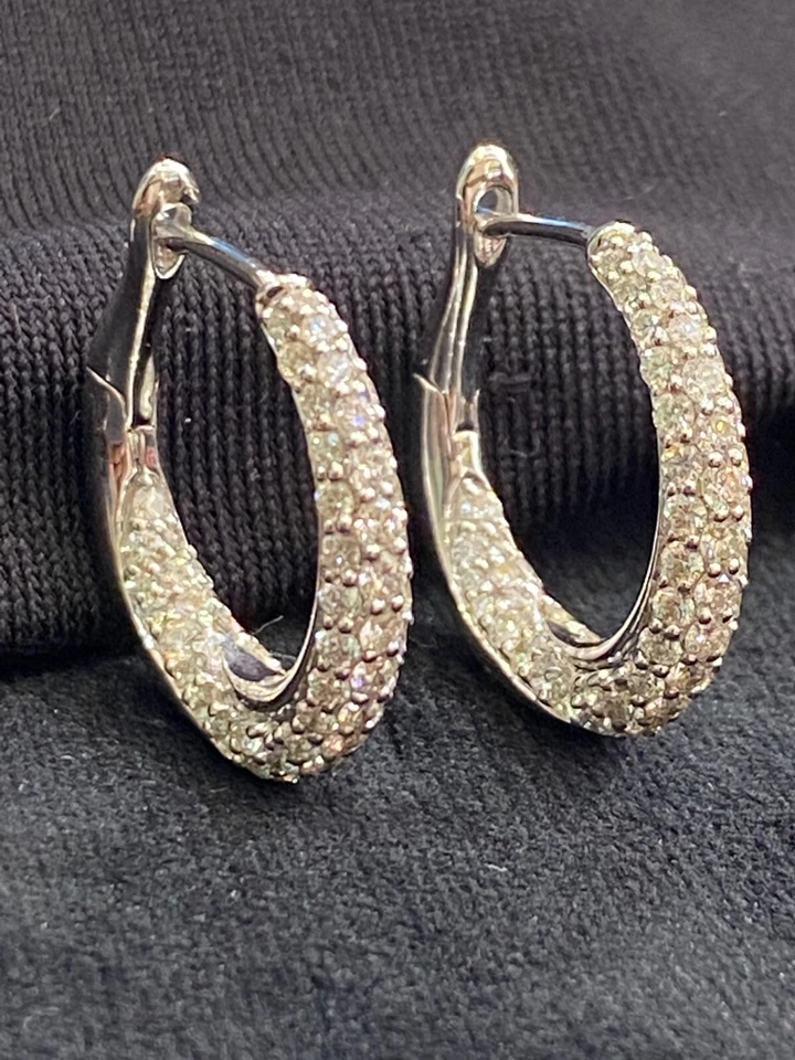 Pave 1.80 Cts Round Brilliant Cut Diamonds Three-Row Hoop Earrings In 18K Gold - Image 4 of 4