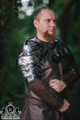 Costume Chevalier Halloween Harnais Cuir Armure D'épaule Médiévale SJTJSPX - Cuir PU, Réglable | Cosplay Viking, Chevalier, LARP, Halloween Accessoire LARP Gothique Armure épaules Cuir Costume Chevalier Halloween Harnais Cuir Armure D'épaule Médiévale SJTJSPX - Cuir PU, Réglable | Cosplay Viking, Chevalier, LARP, Halloween Accessoire LARP Gothique Armure épaules Cuir