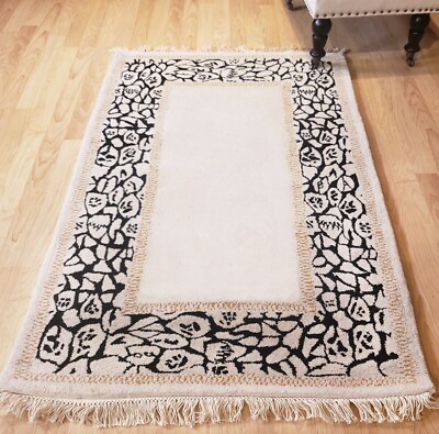 OVERSTOCK SALE  Brand New Designer Handmade Wool Border Rug 2'x3' MSRP $195.00