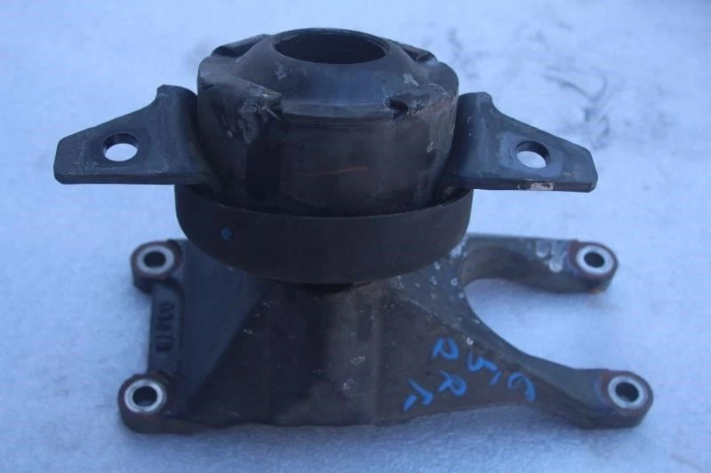2003 2004 2005 LEXUS GX470 RIGHT FRONT MOTOR ENGINE MOUNT BRACKET - Image 2 of 4