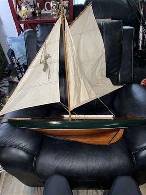Very Fine Quality Wood Model Sailboat Sloop Yacht 37''L 42''T all Brass Fittings