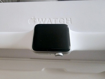 Apple Watch Sport 38mm 1st Gen Aluminum Case White Sport Band