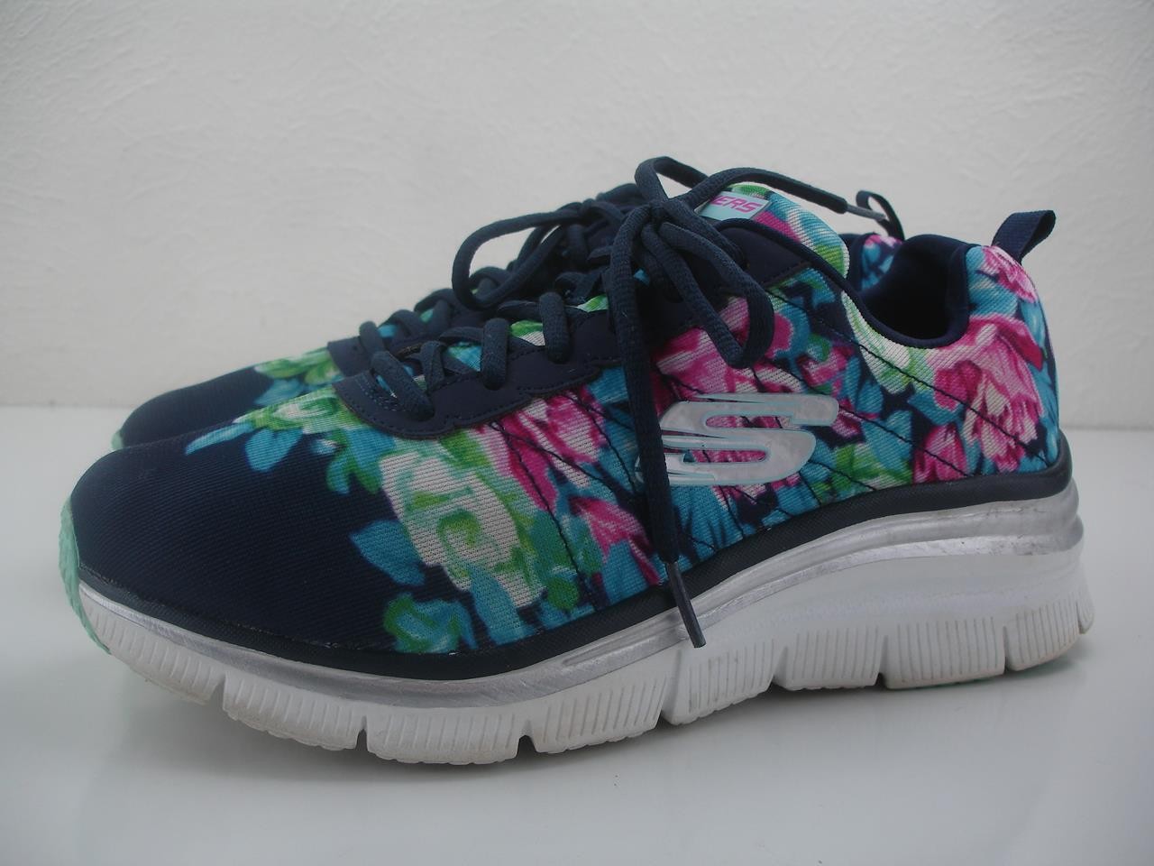 Women's M Skechers Air-Cooled Memory Foam Floral Sneakers Lace