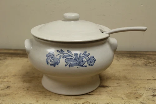 Vintage Pfaltzgraff Yorktowne Soup Tureen with Lid & Ladle Made in USA # 7-160
