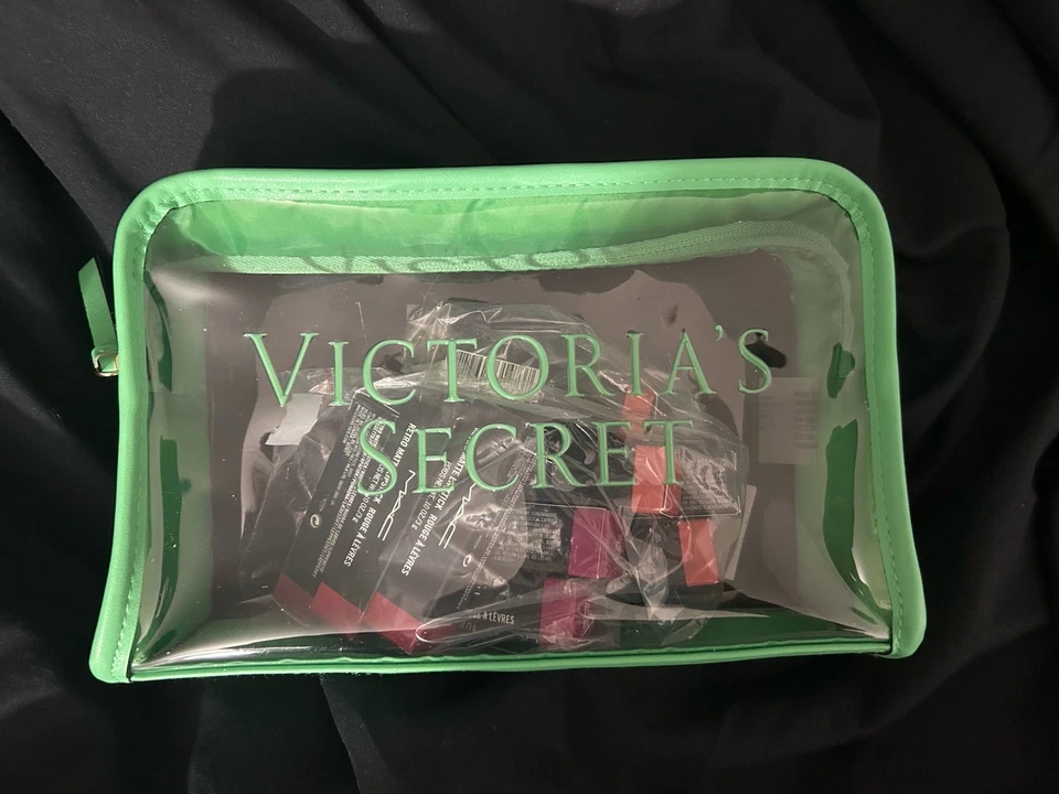 Paquete de lápiz labial líquido mate retro Mac con bolsa transparente Victoria Secret Foto 4 de 4