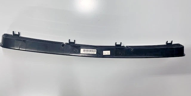 2005-2010 GM LOWER GRILLE (CENTER), NEW GENUINE OEM PART, PART NUMBER 15276074 - Image 3 of 4